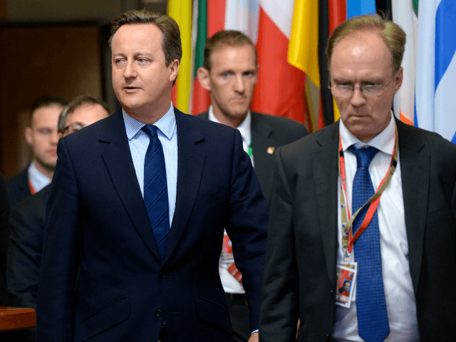 British Prime Minister David Cameron (C) and Britain's ambassador to the European Uni