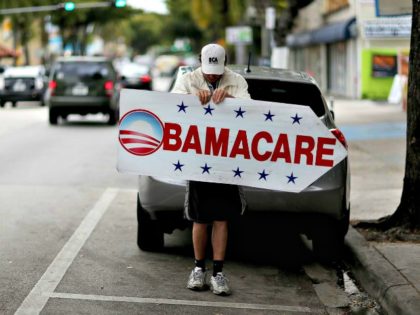 obamacare-sign-Joe Raedle Getty Images,