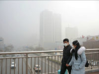 Smog China Pedestrians wearing face masks walk on a footbridge in heavy smog in Handan city, north China's Hebei province, 2 January 2017. Heavy smog in northern China caused hundreds of flights to be canceled and highways to shut on Sunday (1 January 2017), disrupting the first day of the New Year …