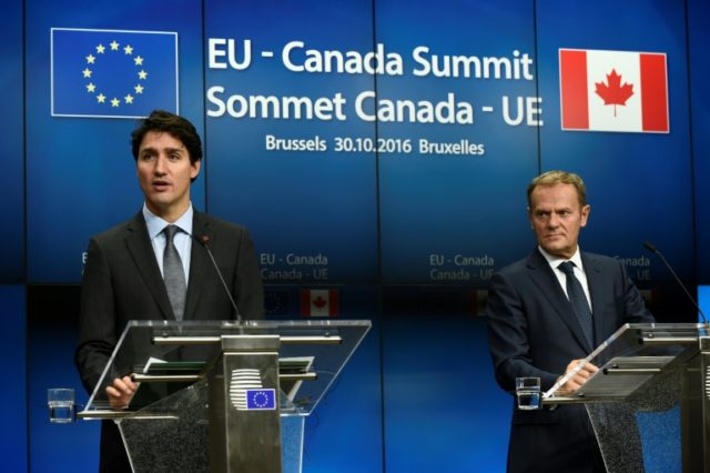 EU Council President Donald Tusk (R) and Canadian Prime Minister Trudeau during the EU-Can