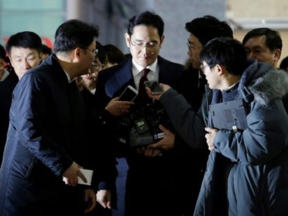 Lee Jae-yong (C), vice chairman of Samsung Electronics, arrives to be questioned as a suspect in a corruption scandal that led to the impeachment of President Park Geun-Hye, in Seoul, on January 12, 2017