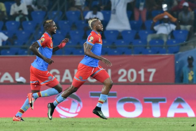 Democratic Republic of the Congo's forward Junior Kabananga (R) celebrates with midfielder