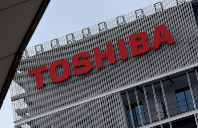 Toshiba shares fell over 10 percent on the Tokyo market Thursday following media reports o
