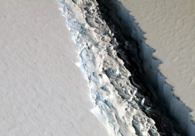 Photo released by NASA on December 1, 2016 shows a view of a massive rift in the Antarctic