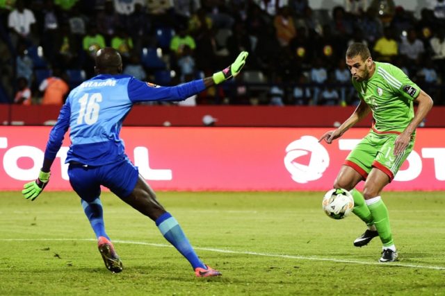 Algeria's forward Islam Slimani (R) controls the ball before scoring past Senegal's goalke