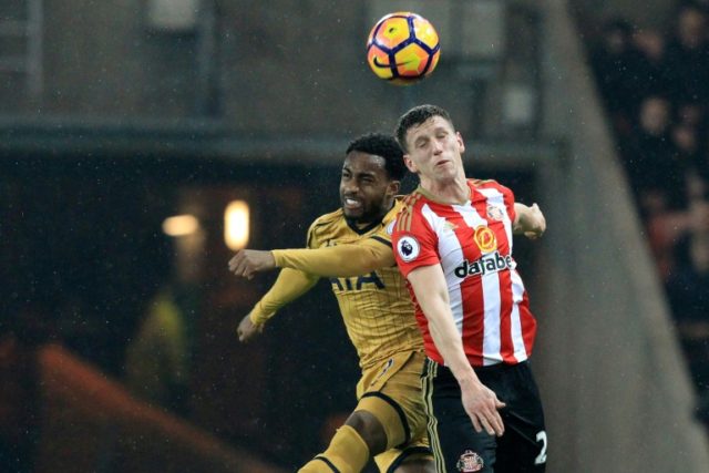 Sunderland's Billy Jones (R) fights for the ball with Tottenham Hotspur's Danny Rose durin