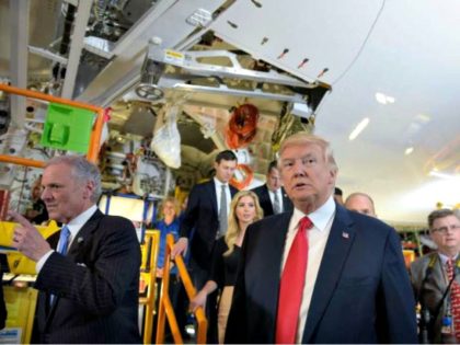 Donald-Trump-Charleston-Boeing-787-667x480