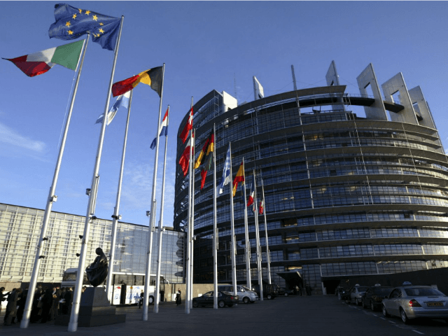 EU seeks deal on fixed-salary cap for bankers' bonuses