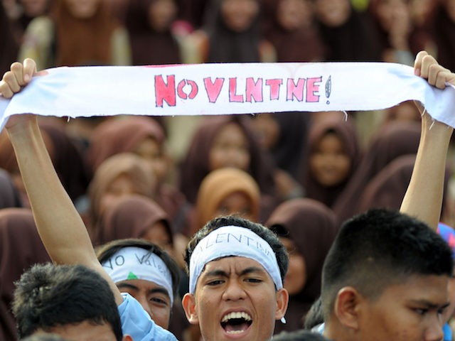 Indonesian Muslim students campaign against the celebration of Valentine's Day in Banda Aceh on February 13, 2016. Muslim clerics across Indonesia have warned against celebrating Valentine's Day, which they regard as Western celebration that promotes sex, drinking alcohol and drug use. AFP PHOTO / Chaideer MAHYUDDIN / AFP / CHAIDEER …