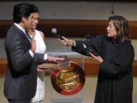 Kevin de Leon sworn in (Mark J. Terrill / Associated Press)