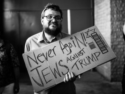 Never Again Jews Against Trump (Johnny Silvercloud / Flickr / CC / Cropped)