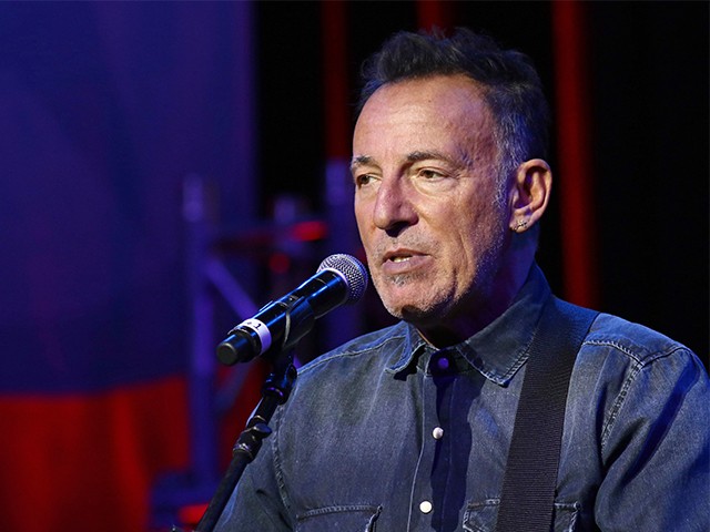 Bruce Springsteen 'Embarrassed' to be an American