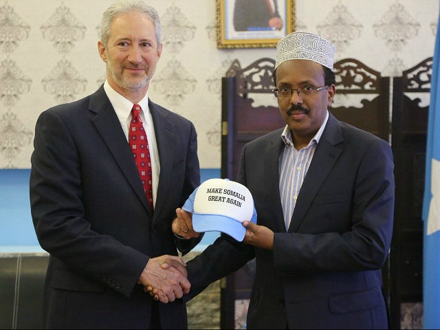 U.S. Ambassador Gives Somali President ‘Make Somalia Great Again’ Hat
