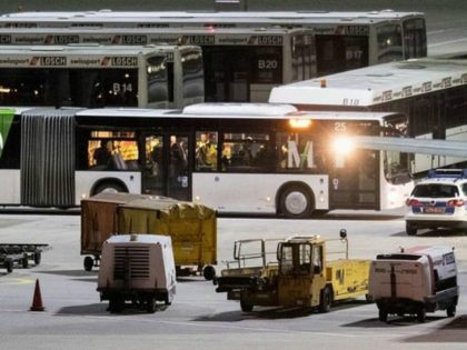 A bus transports some 50 Afghan refugees to be deported …