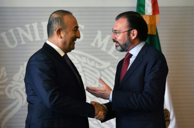 Turkish Foreign Minister Mevlut Cavusoglu (L), shakes hands with Mexican Foreign Minister