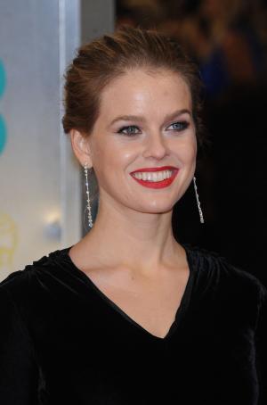 Alice Eve, Emile Hirsch to star in wedding comedy 'The Pre-Nup'