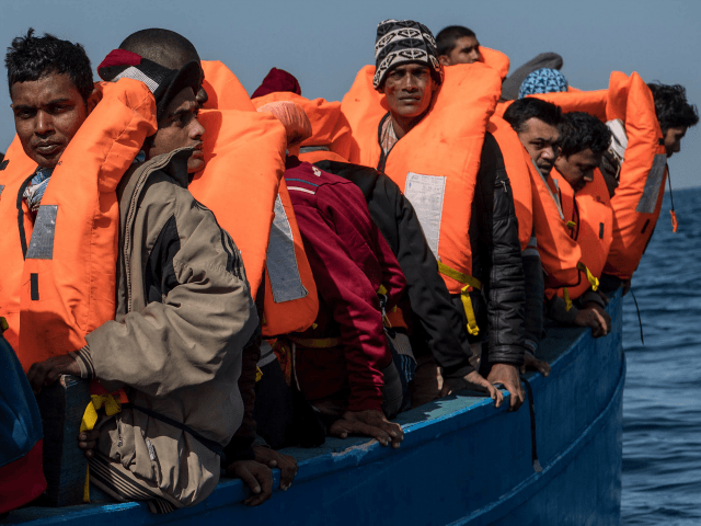 norwegian cruise ship migrants