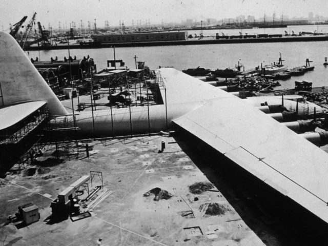 Spruce Goose (Hulton Archive / Getty)