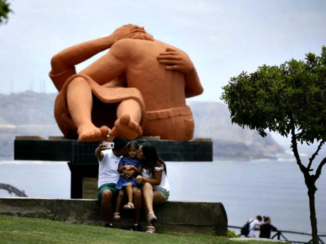 Statue-Couple-Sex-AP PhotoMartin Mejia