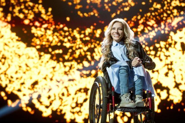 Russian singer Yuliya Samoilova is in a wheelchair since a bad reaction to a vaccine in ch