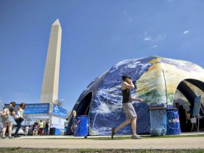 Earth Day 2015 Andrew Caballero-Reynolds, AFP