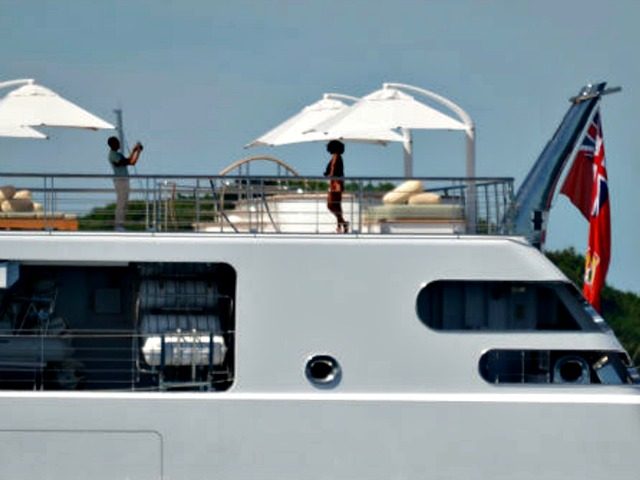 Obamas on Geffen Yacht Mike LEYRALAFPGetty Images)