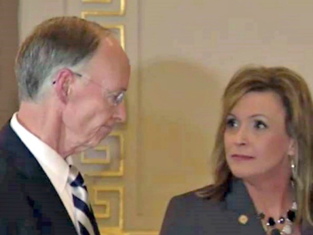 Alabama Gov Robert Bentley Resigns Amidst Scandal 0578