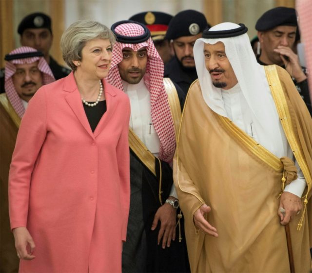 Saudi Arabia's King Salman (right) receives British Prime Minister Theresa May in Riyadh