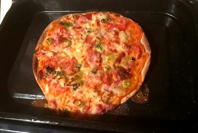A Facebook photo from New Zealand Prime Minister Bill English shows the pizza he made topp
