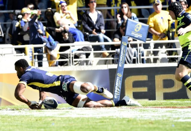 Clermont's flanker Peceli Yato scores a try on April 23, 2017