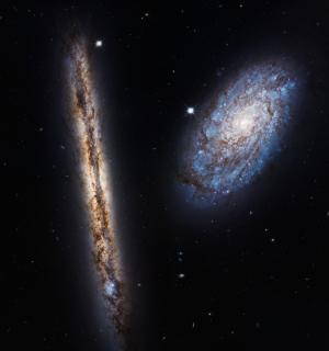 Hubble celebrates 27th birthday with tilted view of two spiral galaxies