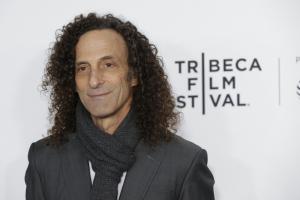 Kenny G serenades Delta passengers for charity