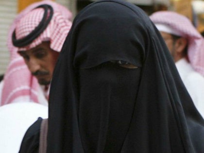 A veiled woman shops at al-Zall souk in downtown Riyadh November 16, 2007. REUTERS/Ali Jarekji
