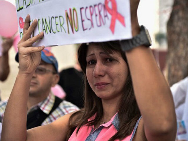 CARACAS, VENEZUELA -MARCH 31 : A woman takes part in an anti-government demonstration protesting for the shortage of medicaments in Caracas on March 31, 2016 (Photo by Carlos Becerra/Anadolu Agency/Getty Images)