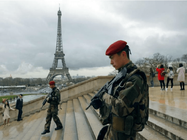 French army paratroopers