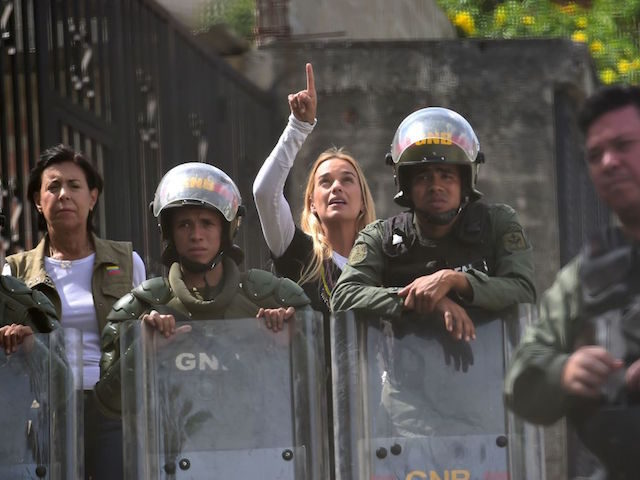 TOPSHOT - Jailed opposition leader Leopoldo Lopez's wife Lilian Tintori (C) and mothe