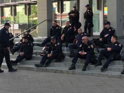 Idle Berkeley cops (Joel Pollak / Breitbart News)