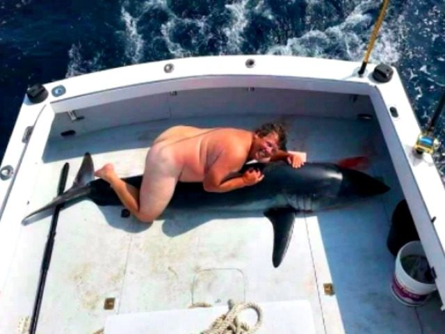 Nude man, shark Twitter:@AnnekaSvenska