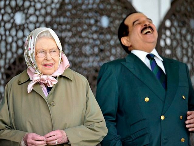 Queen Elizabeth II and the King of Bahrain Hamad bin …