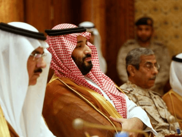 Saudi Deputy Crown Prince Mohammed bin Salman (C) attends a meeting with US Defence Secret