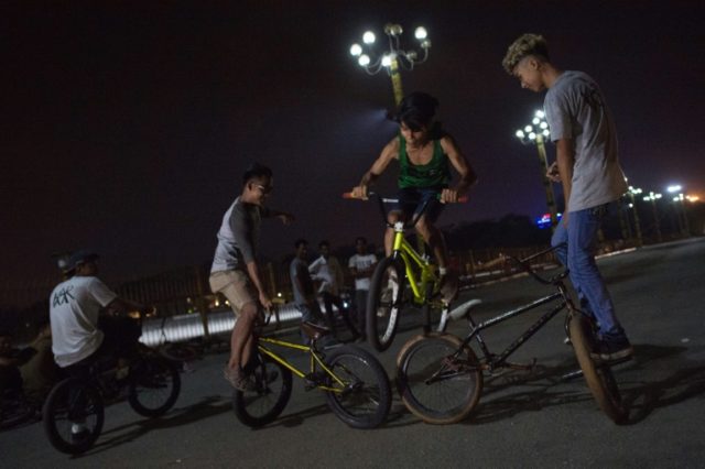 Cycling: Myanmar stunt bikers dazzle on Yangon's streets - Breitbart