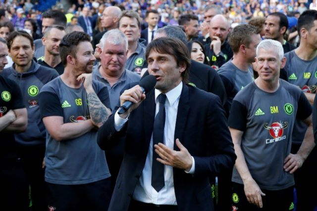 Chelsea's head coach Antonio Conte (C) talks during the presentation ceremony for the Engl