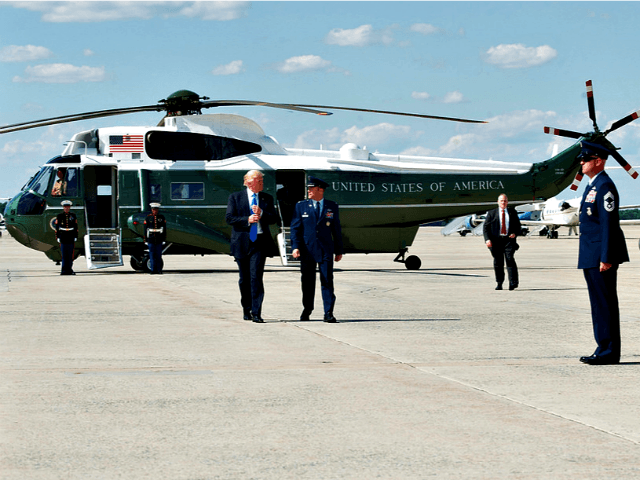 2017-06-13 Trump Airport Official White House Photo:Andrea Hanks