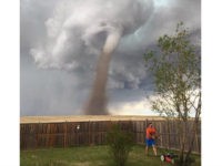 Cecilia-Wessels-photo-man-mowing-lawn-during-tornado Man Who Mowed Lawn During Tornado: ‘I Was Keeping an Eye on It’