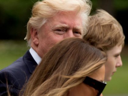WASHINGTON, DC - JUNE 17: (AFP OUT) U.S. President Donald J. Trump boards Marine One with