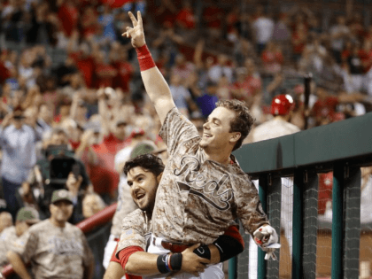 Scooter Gennett, Eugenio Suarez