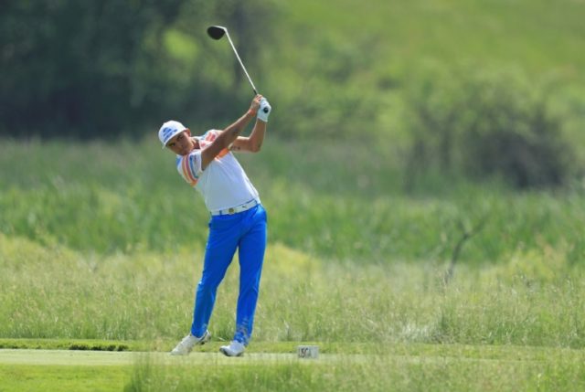 Rickie Fowler takes a one-shot lead into the second round of the US Open after firing a se