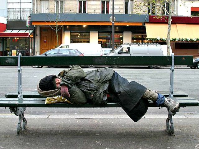 Homeless-on-Bench-US-Dept.-of-Veterans-Affairs-640x480.jpg