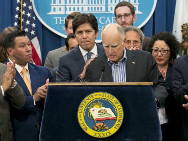 Jerry Brown cap-and-trade (Rich Pedroncelli / Associated Press)