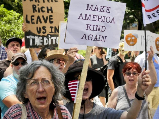 MAKA Trump impeachment protest in New York (Bebeto Matthews / Associated Press)